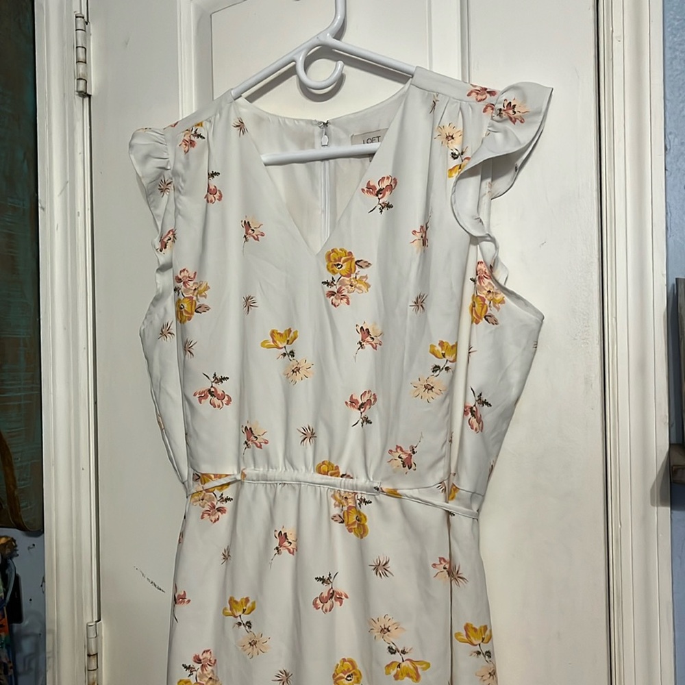 LOFT size XLARGE white dress w/floral designs. LIKE NEW